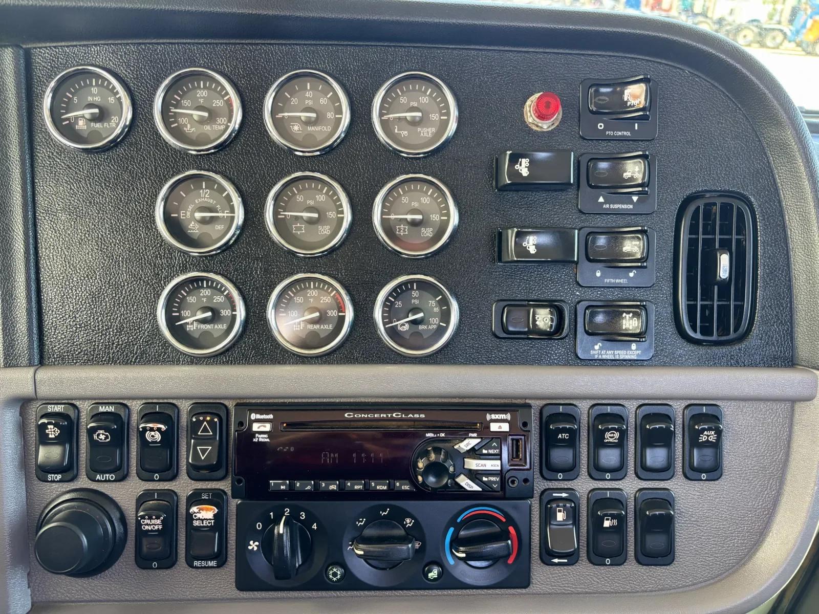 2020 Peterbilt 389 in Hutchins, TX — photo 18