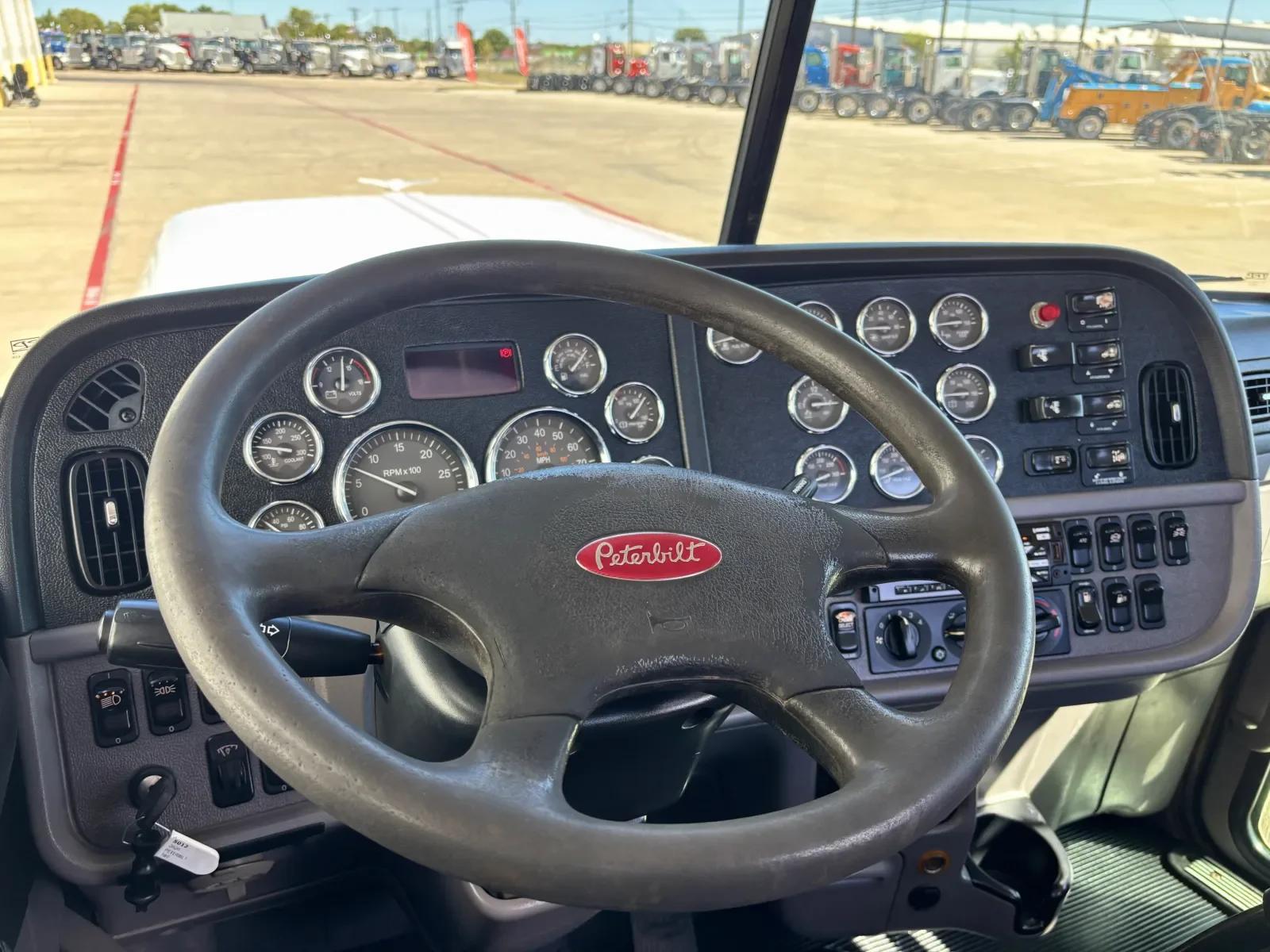 2020 Peterbilt 389 in Hutchins, TX — photo 16