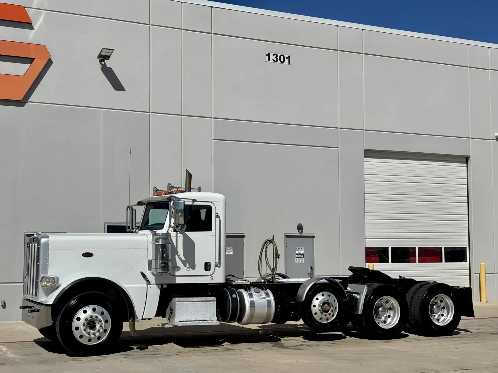 2020 Peterbilt 389 in Hutchins, TX — photo 2
