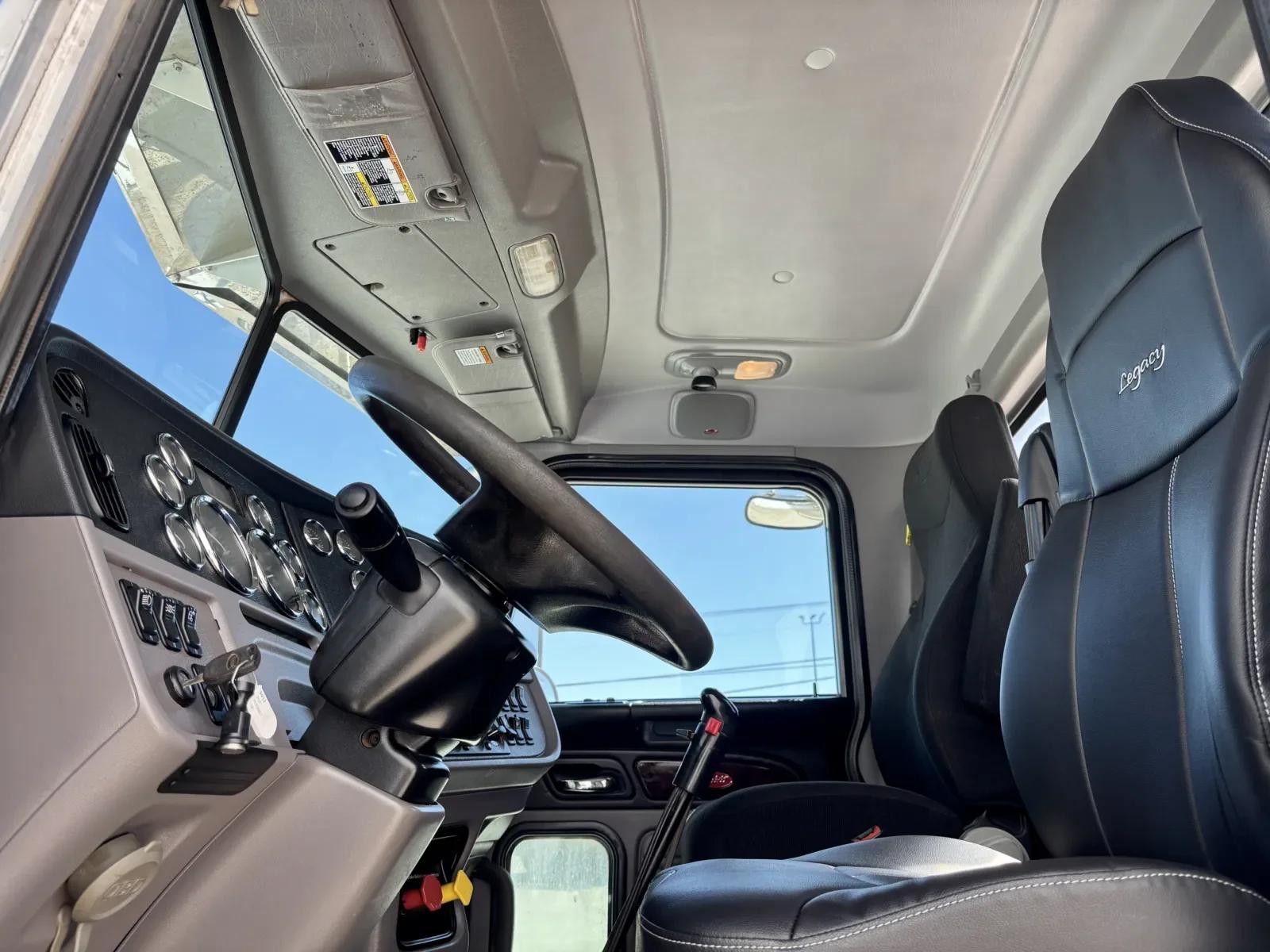 2020 Peterbilt 389 in Hutchins, TX — photo 14