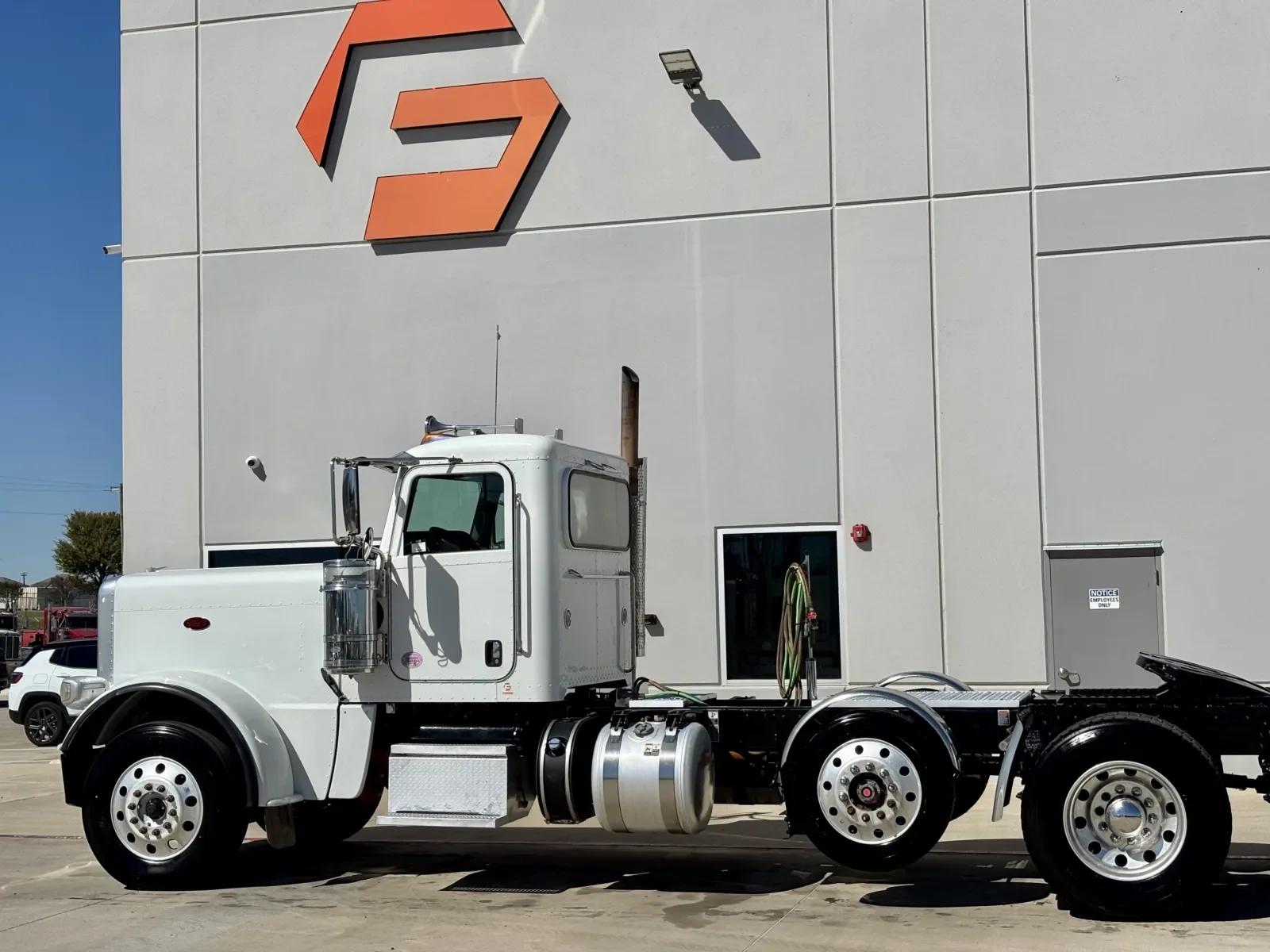 2020 Peterbilt 389 in Hutchins, TX — photo 8