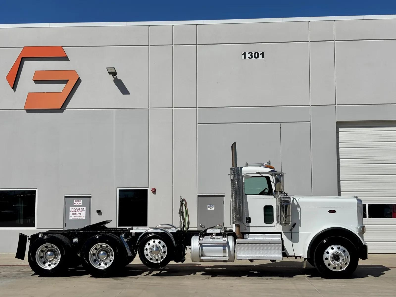2020 Peterbilt 389 in Hutchins, TX — photo 3