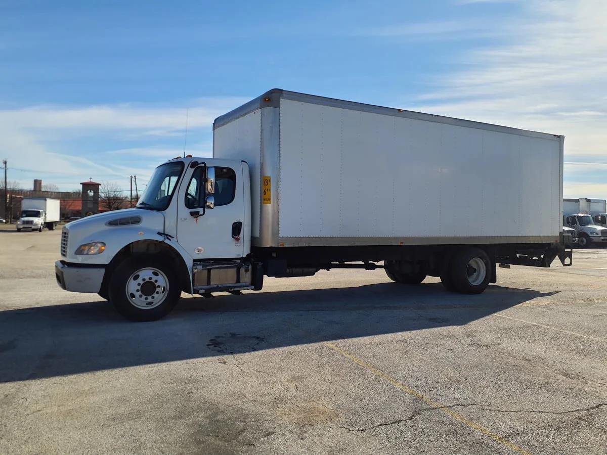 2015 Freightliner M2 106 in Fort Worth, TX — photo 3