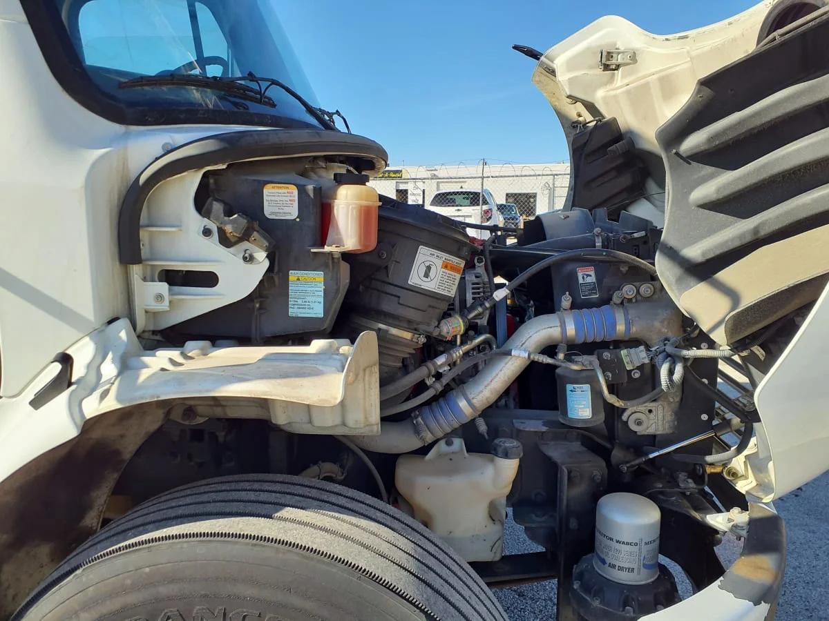 2015 Freightliner M2 106 in Fort Worth, TX — photo 9
