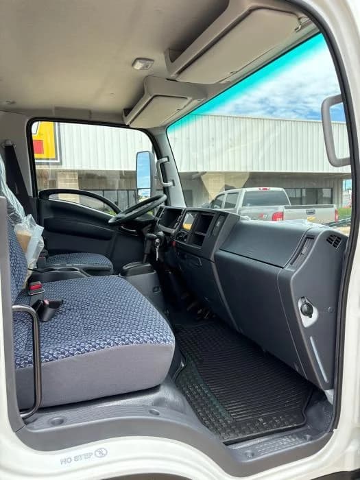 2025 Isuzu NRR in Sealy, TX — photo 10