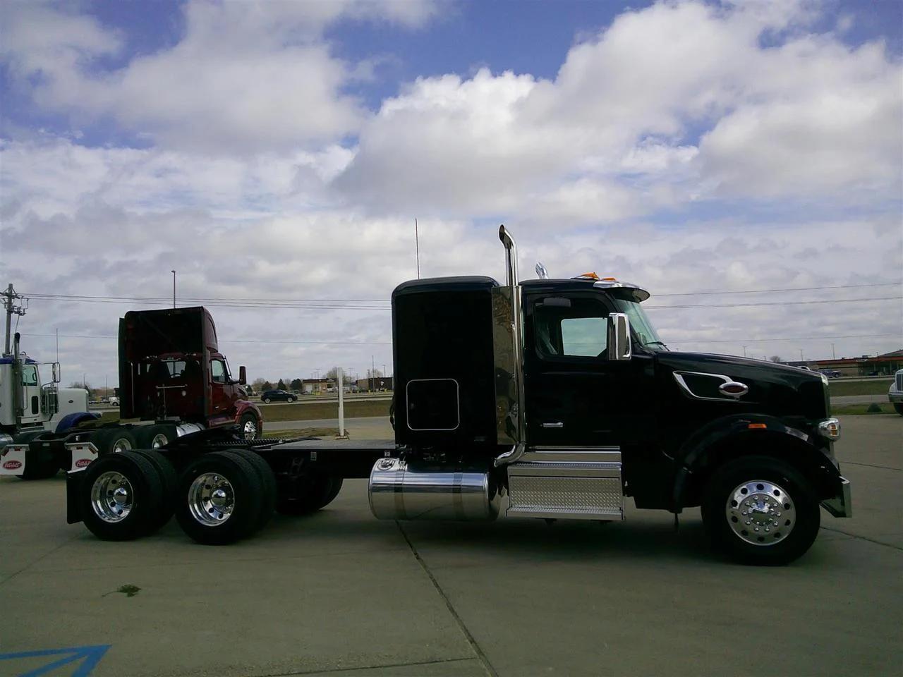 2027 Peterbilt 567 in Fargo, ND — photo 4