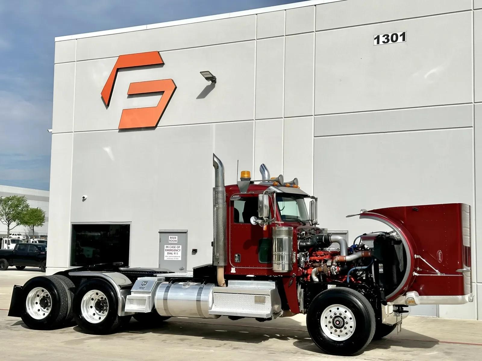 2018 Peterbilt 389 in Hutchins, TX — photo 9