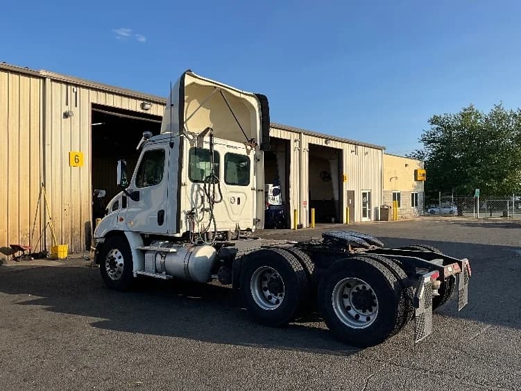 2018 Freightliner Cascadia in Sterling, VA — photo 5