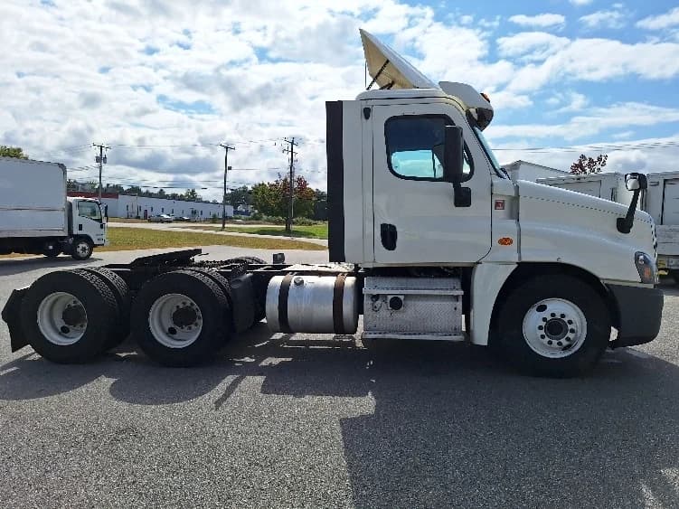 2018 Freightliner Cascadia in Londonderry, NH — photo 8