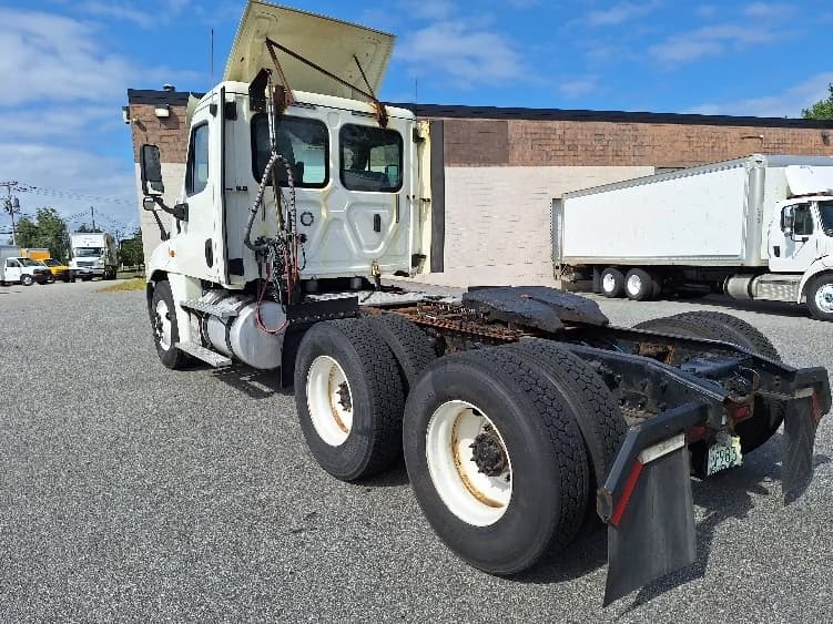 2018 Freightliner Cascadia in Londonderry, NH — photo 5
