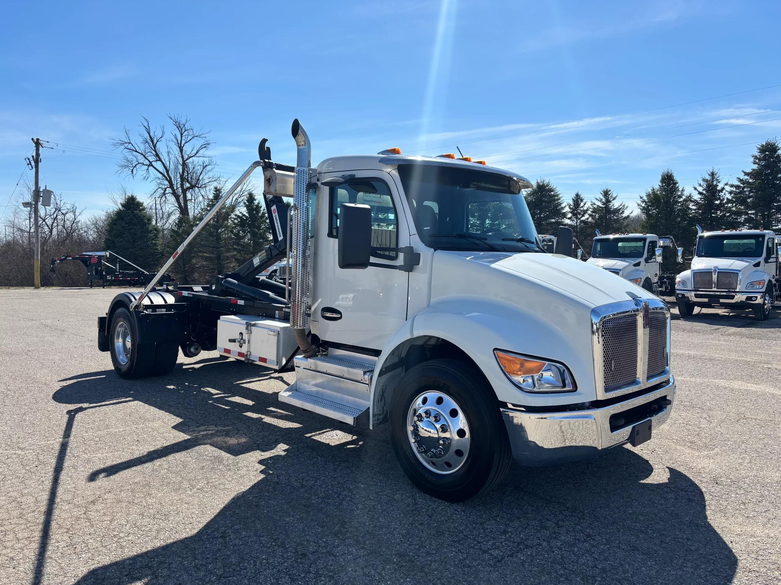 2025 Kenworth T280