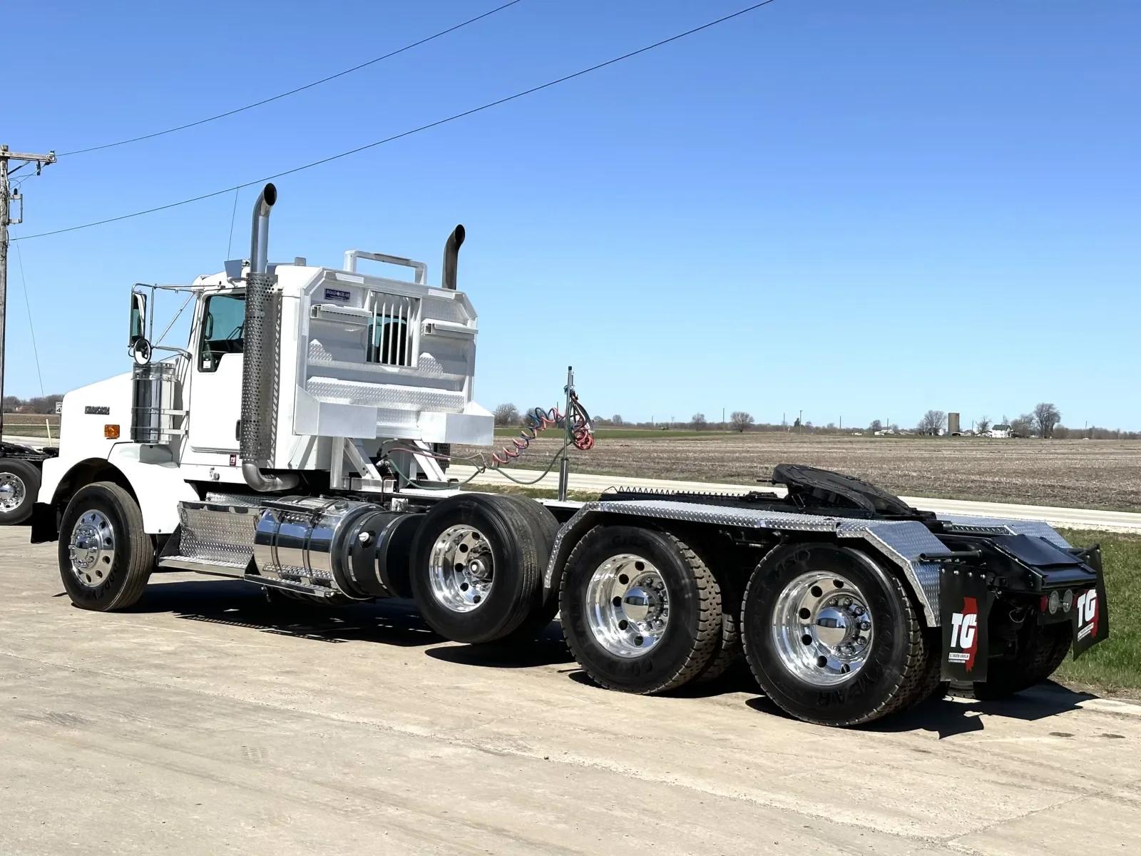 2011 Kenworth T800 in New Lenox, IL — photo 6
