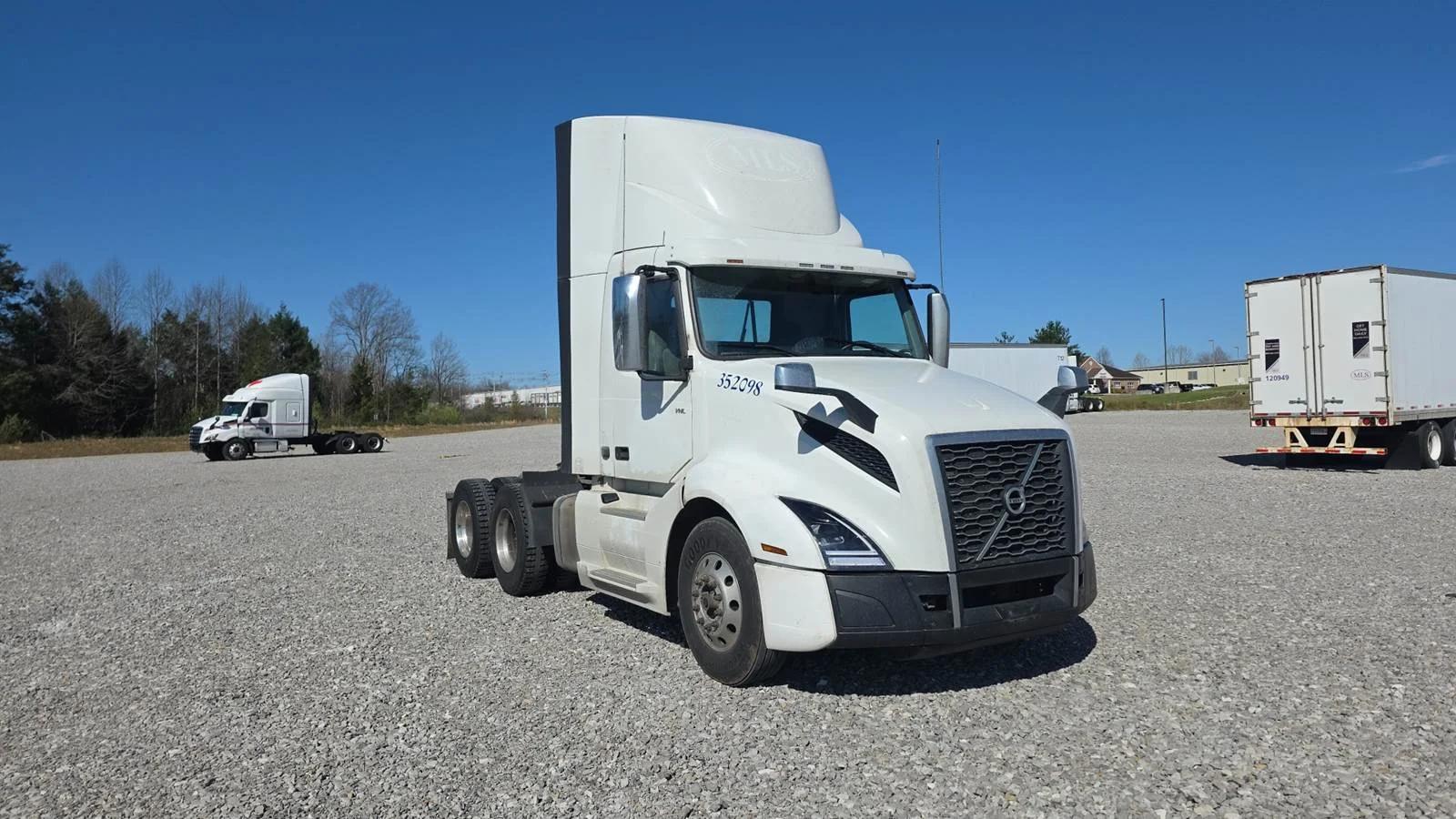 2020 Volvo VNL 300 in LONDON, KY