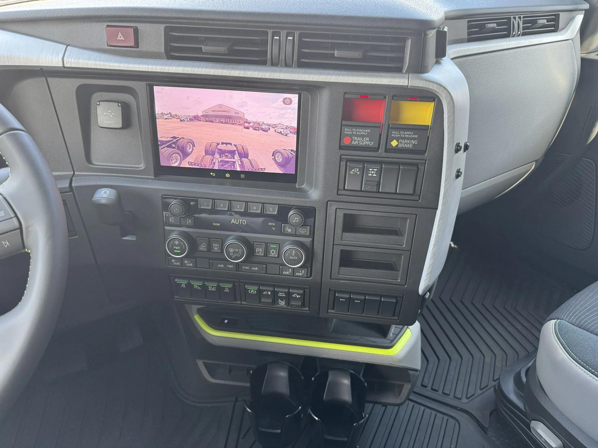 2026 Volvo VNL 860 in Clarksville, IN — photo 9