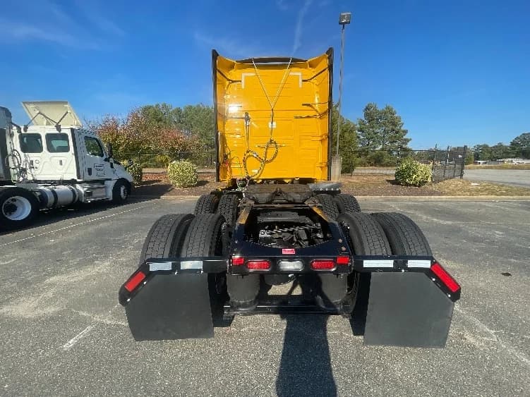 2022 Volvo VNL 760 in Tacoma, WA — photo 6