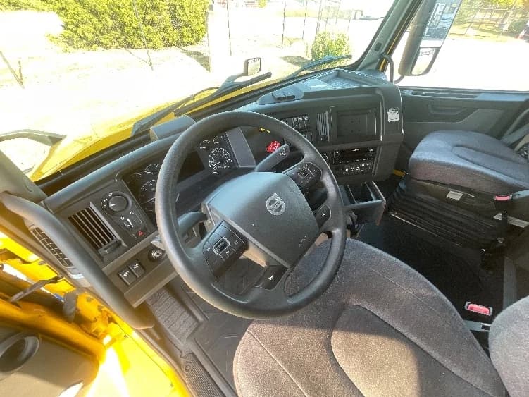 2022 Volvo VNL 760 in Tacoma, WA — photo 10