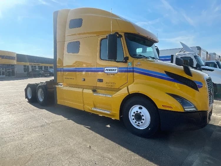 2022 Volvo VNL 760
