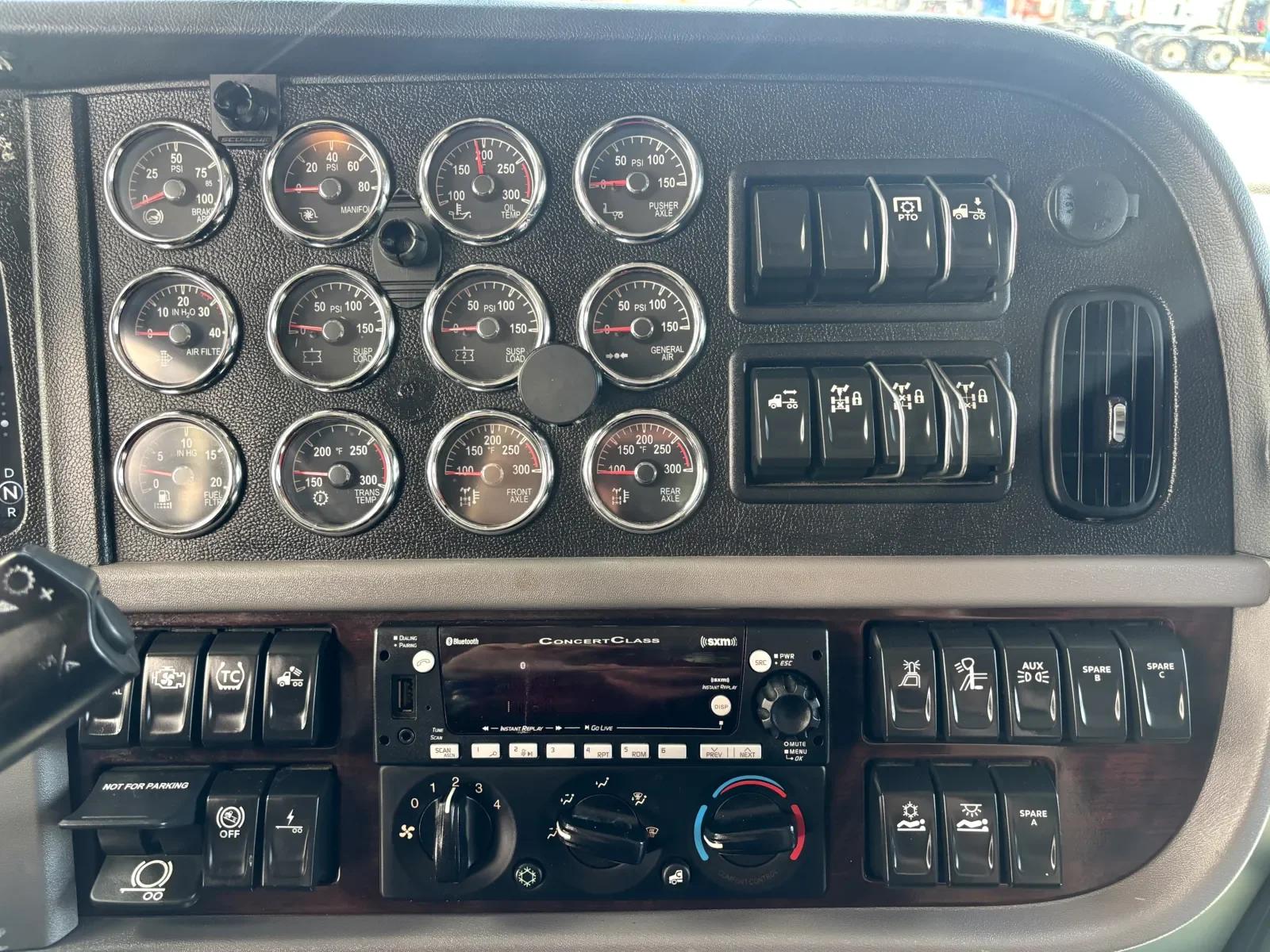 2024 Peterbilt 389 in Hutchins, TX — photo 18