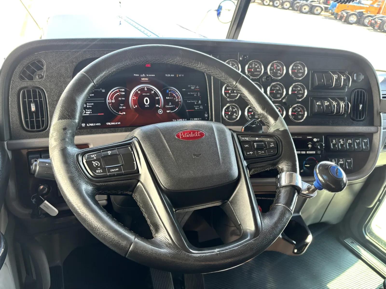 2024 Peterbilt 389 in Hutchins, TX — photo 16
