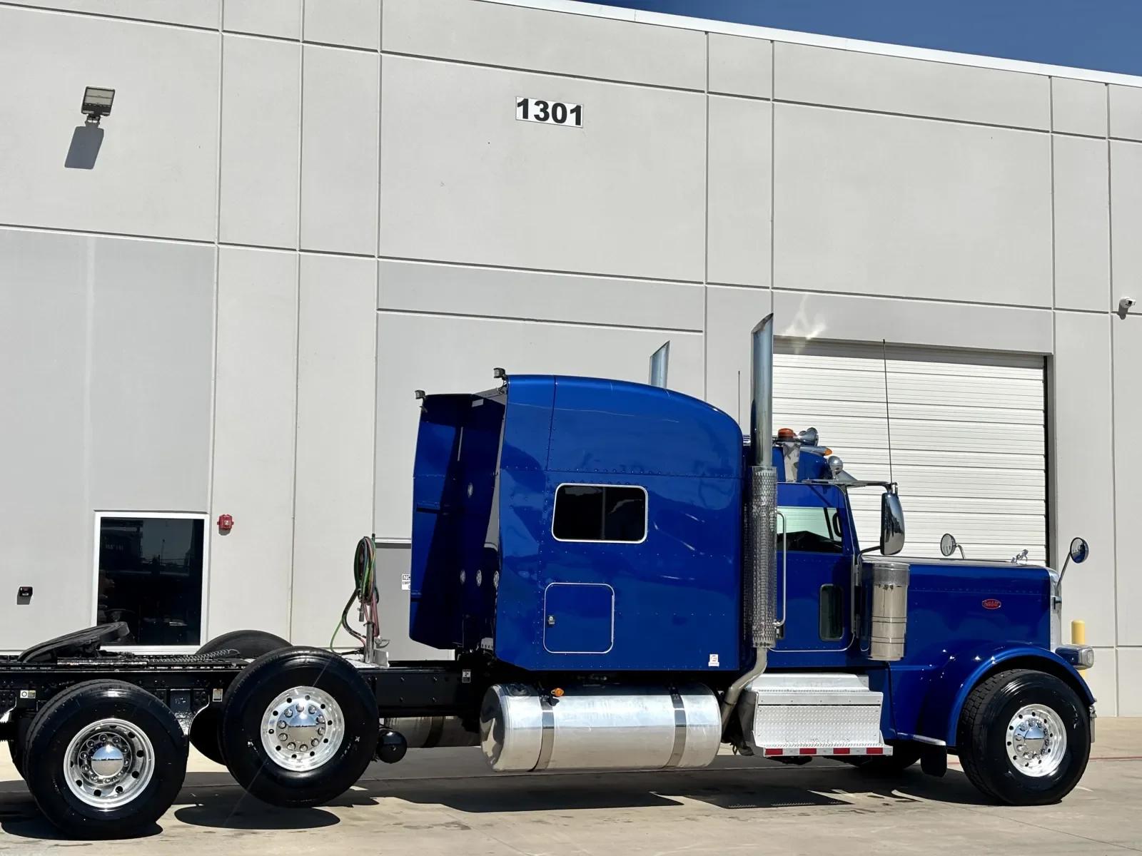 2024 Peterbilt 389 in Hutchins, TX — photo 7