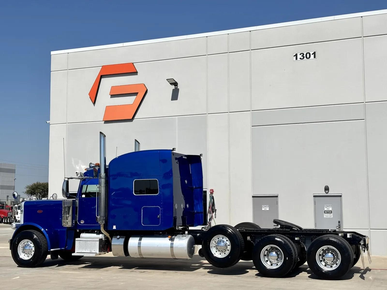 2024 Peterbilt 389 in Hutchins, TX — photo 6