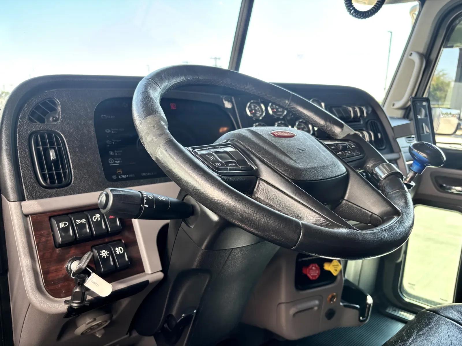 2024 Peterbilt 389 in Hutchins, TX — photo 15