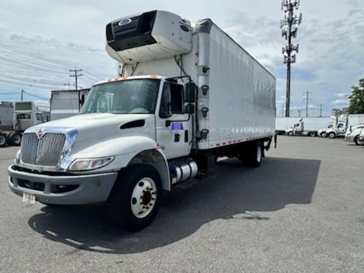 2019 International 4300 in Kearny, NJ — photo 3