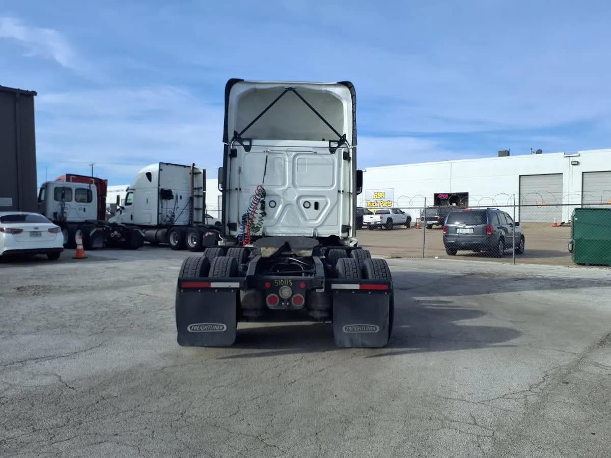 2022 Freightliner Cascadia in Fort Worth, TX — photo 5
