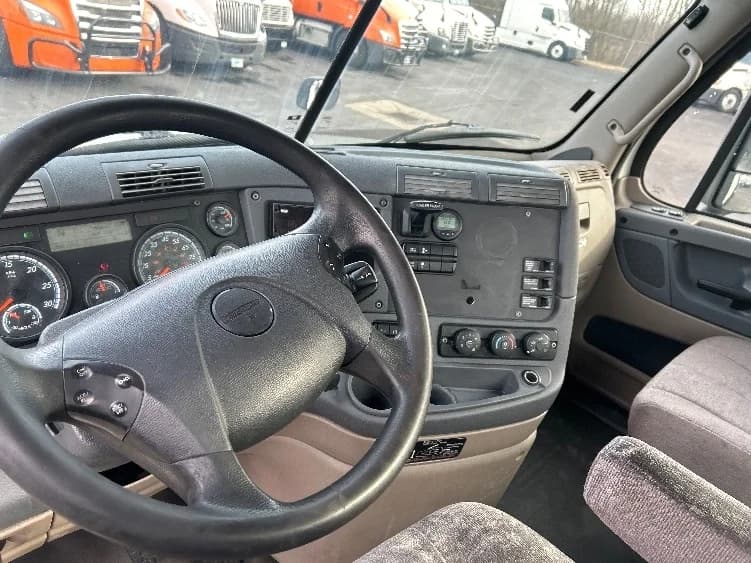 2019 Freightliner Cascadia in Obetz, OH — photo 10