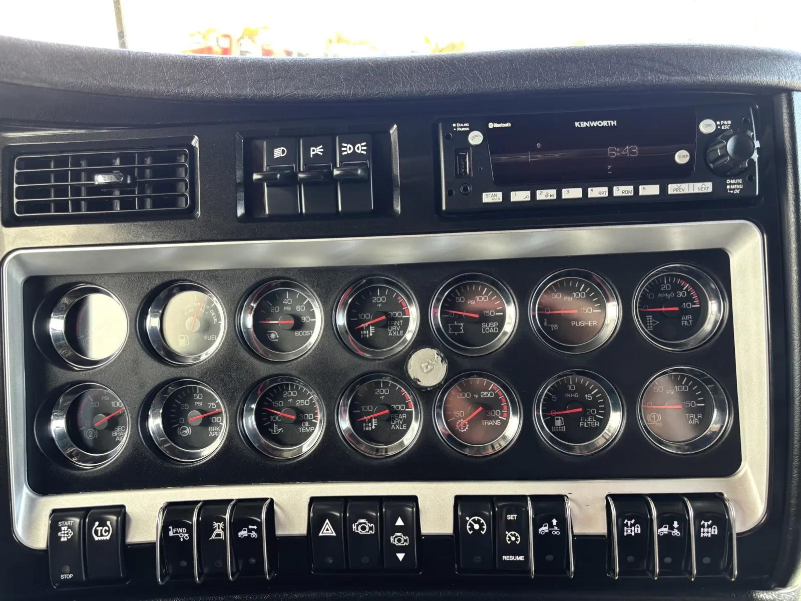 2022 Kenworth W900 in Hutchins, TX — photo 18