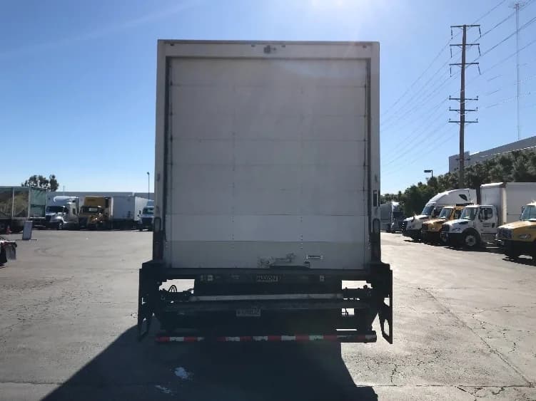 2018 Hino 268 in Fontana, CA — photo 7