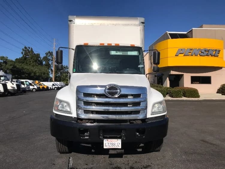 2018 Hino 268 in Fontana, CA — photo 2