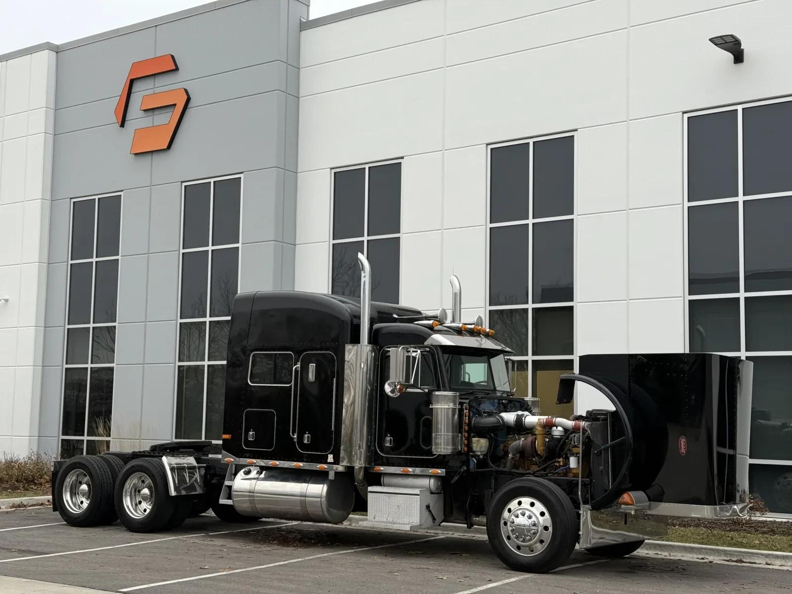 2000 Peterbilt 379 in New Lenox, IL — photo 9