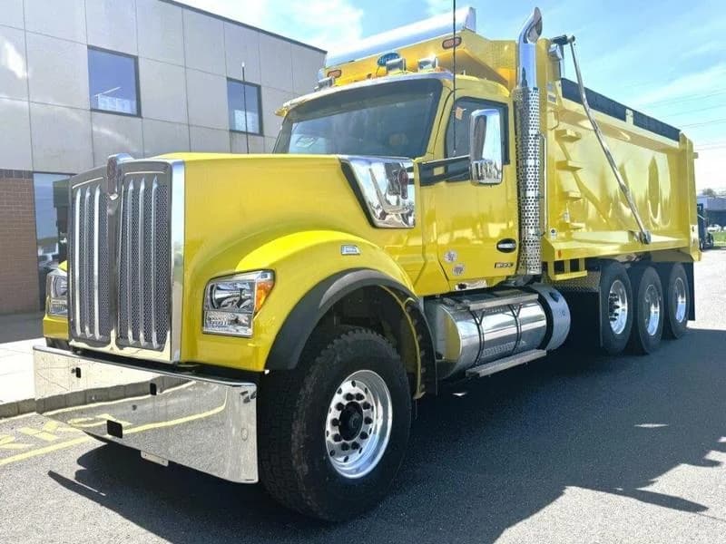 2025 Kenworth W990