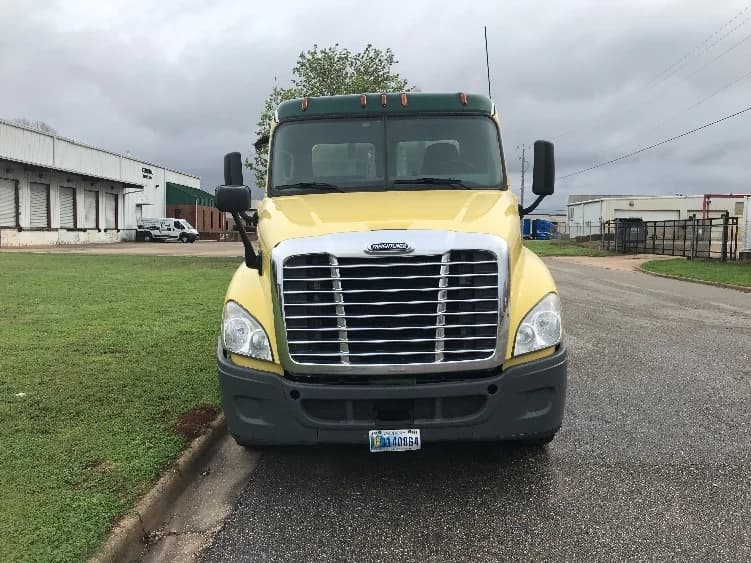 2019 Freightliner Cascadia in Montgomery, AL — photo 2