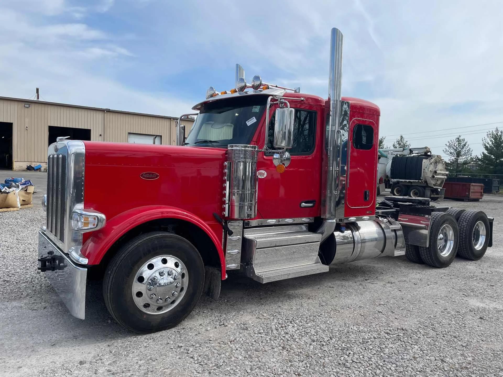 2027 Peterbilt 589 in Grove City, OH