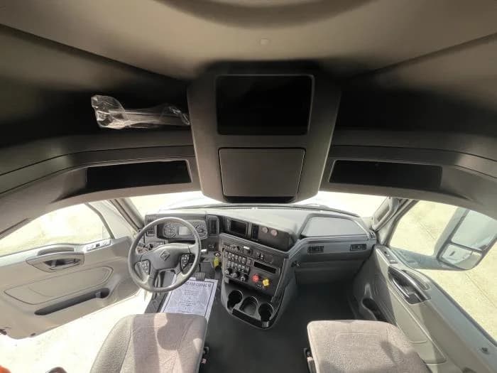 2023 International LT — photo 18