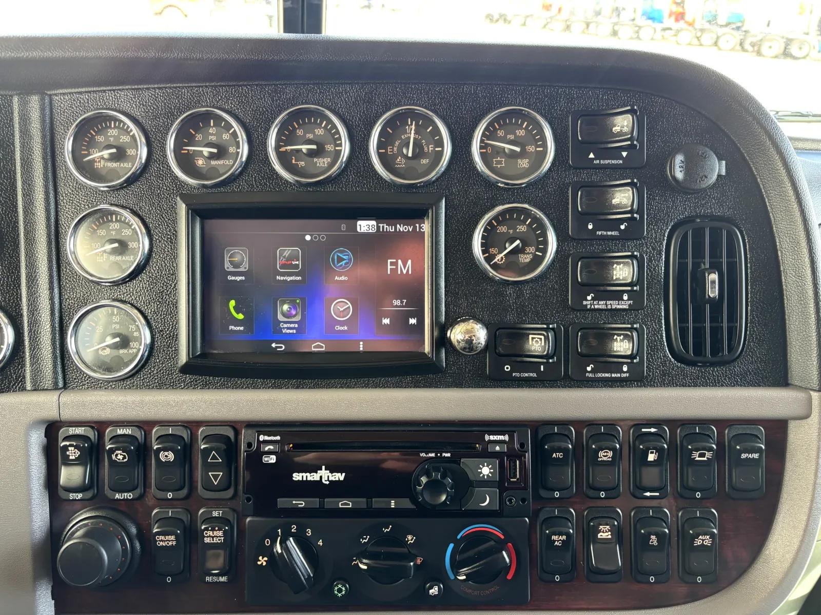 2021 Peterbilt 389 in Hutchins, TX — photo 18