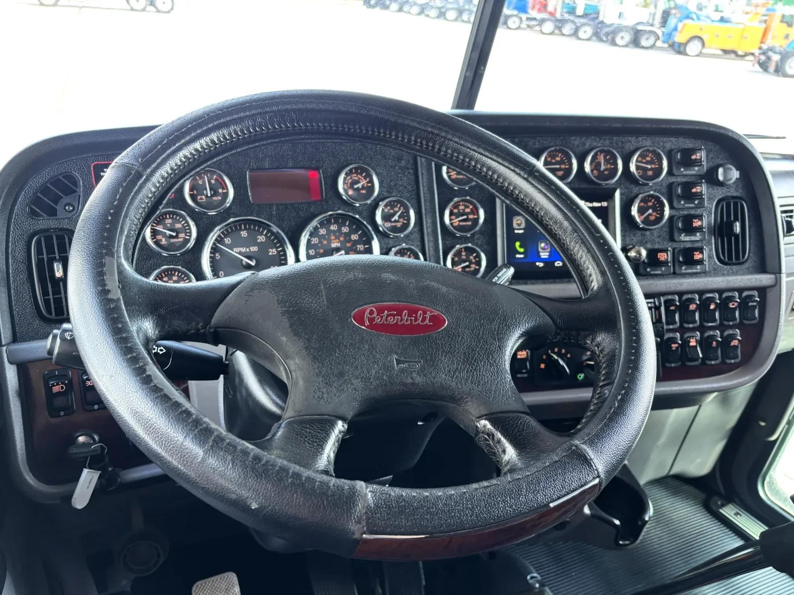 2021 Peterbilt 389 in Hutchins, TX — photo 16