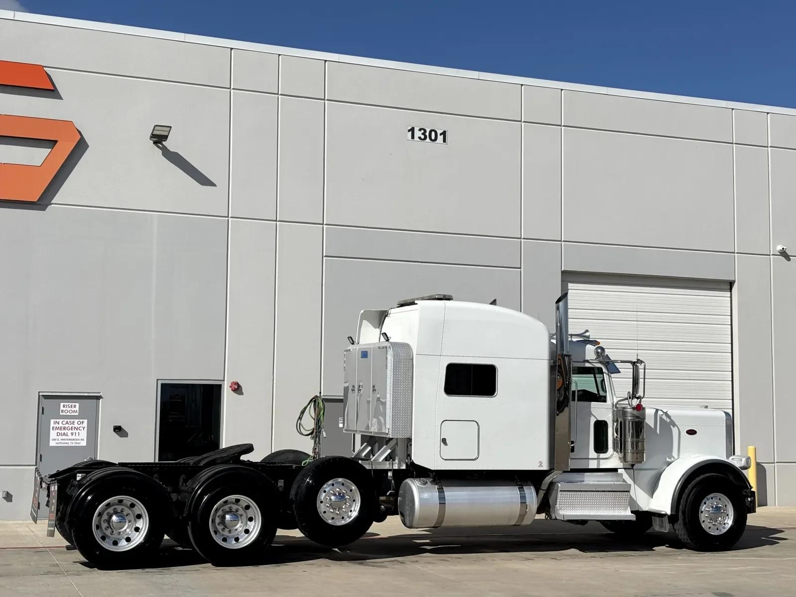 2021 Peterbilt 389 in Hutchins, TX — photo 5