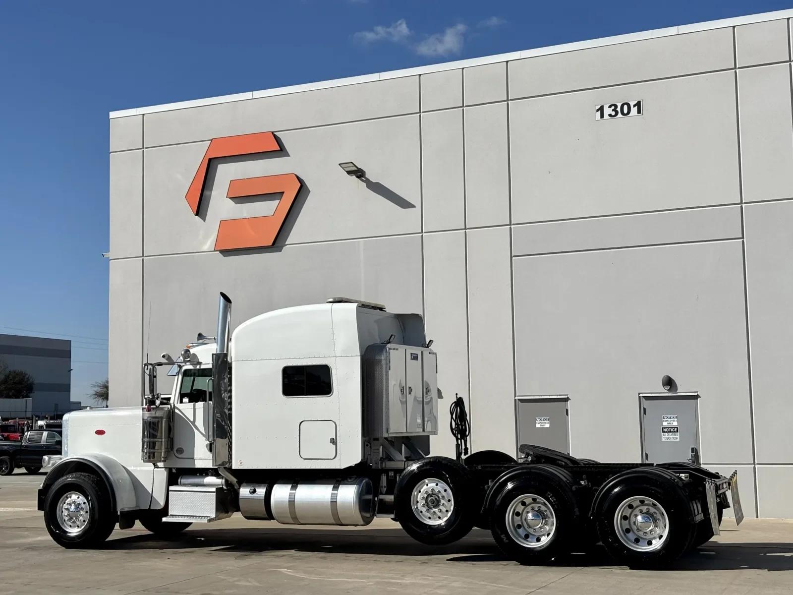 2021 Peterbilt 389 in Hutchins, TX — photo 6