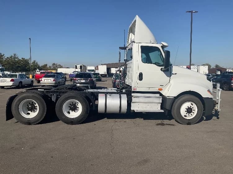 2019 International LT in Cincinnati, OH — photo 8