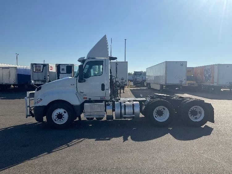2019 International LT in Cincinnati, OH — photo 4