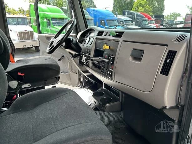 2019 Peterbilt 337 in Portland, OR — photo 11