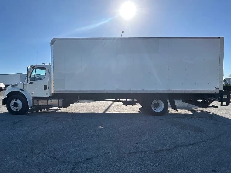 2019 Freightliner M2 106 in Torrance, CA — photo 4