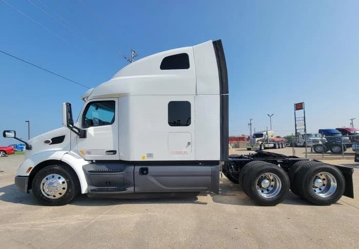 2021 Peterbilt 579 in Tulsa, OK — photo 3