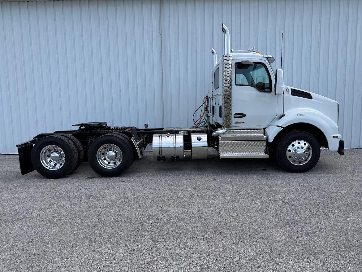 2027 Kenworth T880 in Fenton, MO — photo 5