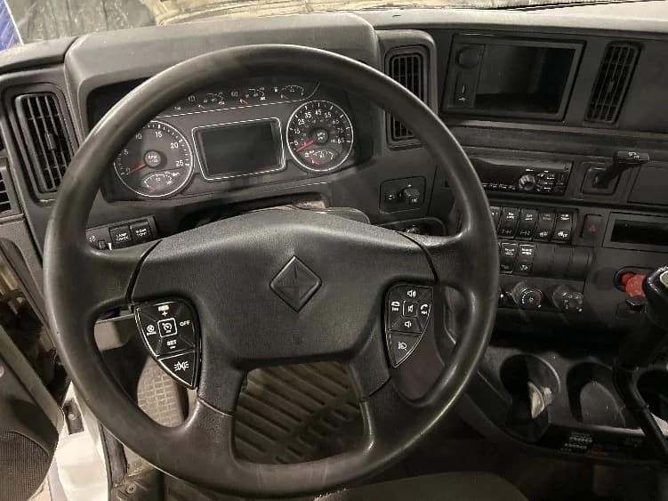 2019 International LT in Piqua, OH — photo 9