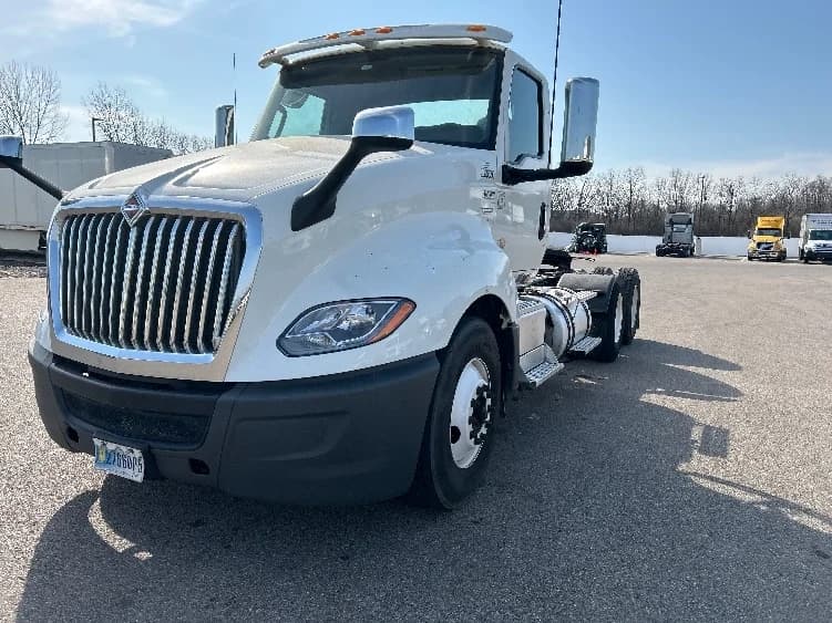 2019 International LT in Piqua, OH — photo 3