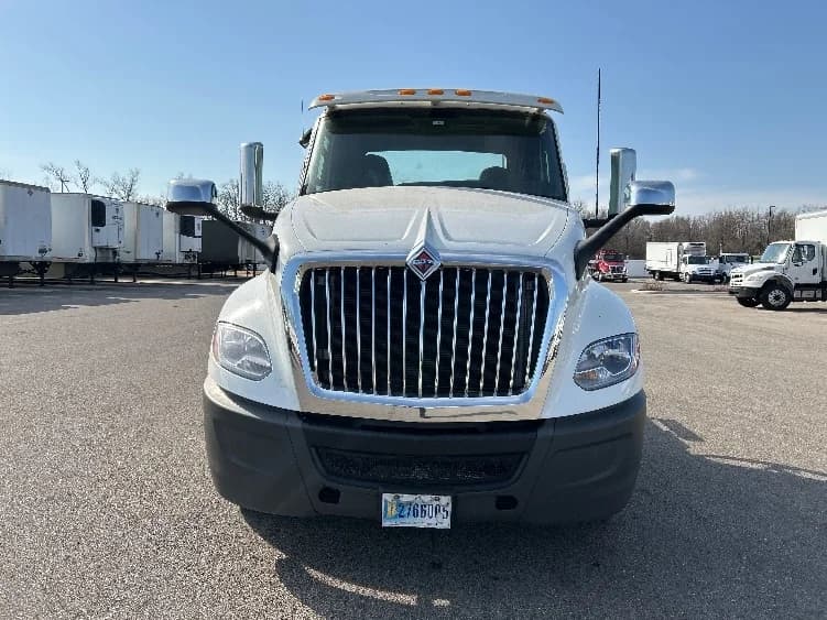 2019 International LT in Piqua, OH — photo 2